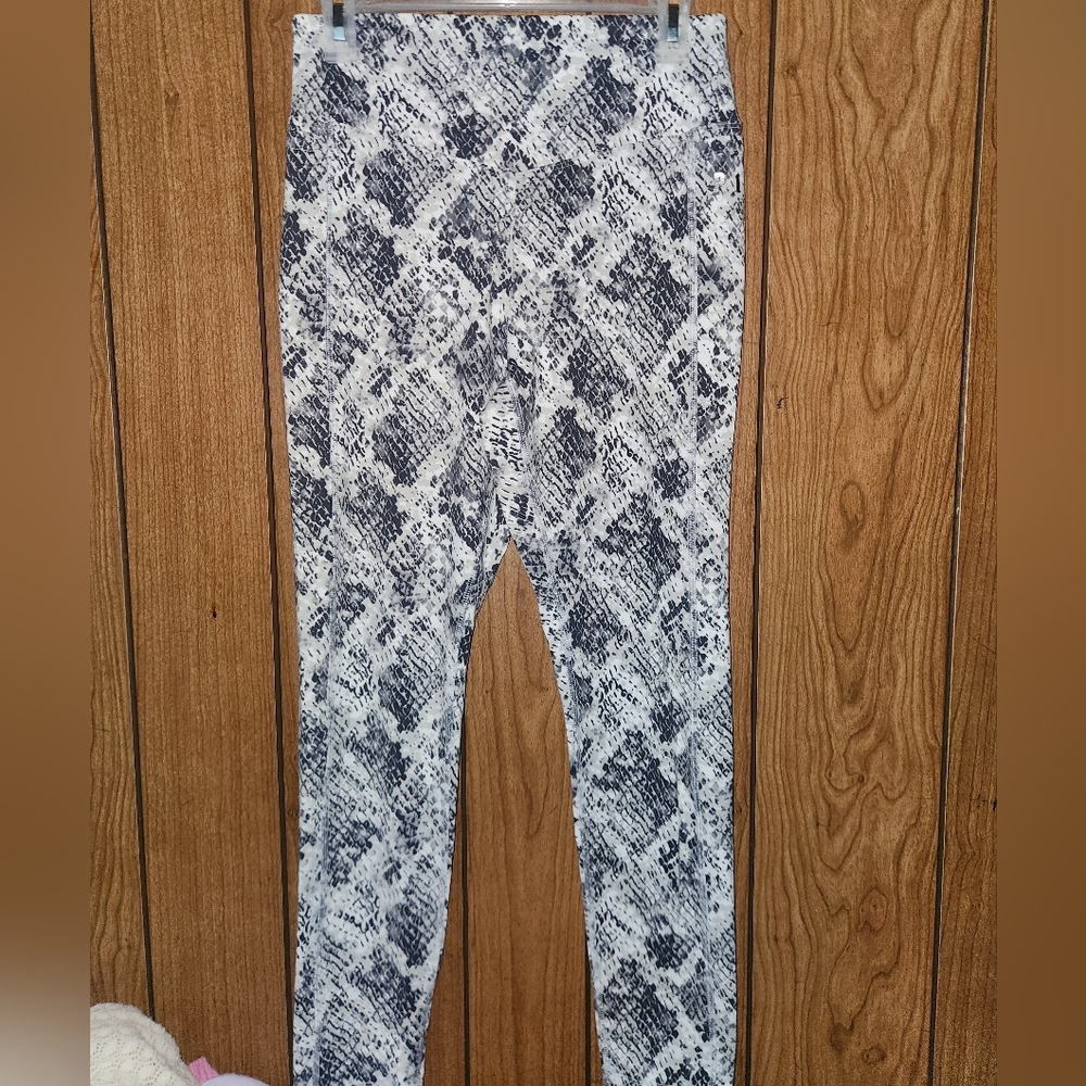 NWOT PINK Victoria's Secret Black & White Snake Print Leggings Size L